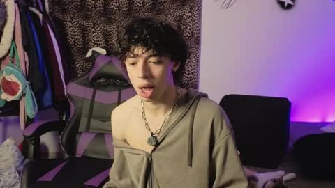 Snapshot of otter_star chatting on 05-21-26, 04:19 Princces Albert online show from 05-21-26, 04:19