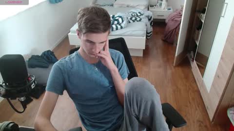 OverkneeBabe online show from 01-13-26, 09:03