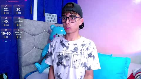 Owen  Independent model  online show from 12-31-24, 12:11