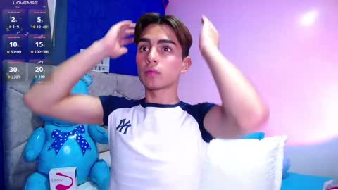 Owen  Independent model  online show from 03-10-25, 04:14