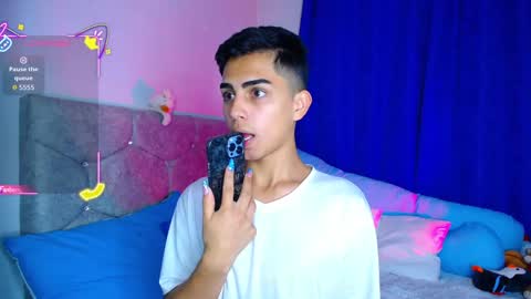 Owen  Independent model  online show from 10-14-25, 07:20