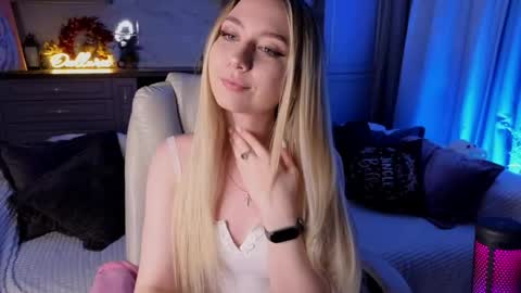 Snapshot of owlluree chatting on 04-17-26, 10:57 Gretta online show from 04-17-26, 10:57