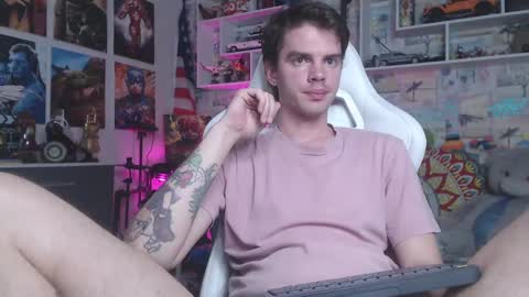 Snapshot of oxmikexo chatting on 03-11-25, 01:34 Mike online show from 03-11-25, 01:34