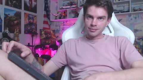 Snapshot of oxmikexo chatting on 03-11-25, 04:40 Mike online show from 03-11-25, 04:40