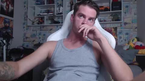 Snapshot of oxmikexo chatting on 09-10-25, 12:05 Mike online show from 09-10-25, 12:05