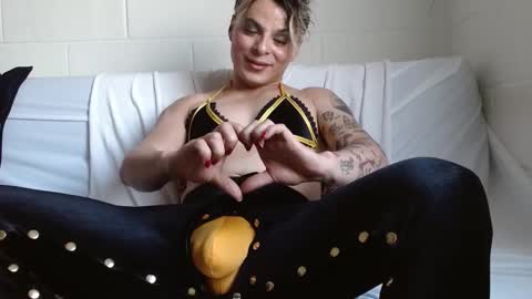 Snapshot of oxxy_jean chatting on 12-16-24, 09:31 Jeannifer online show from 12-16-24, 09:31