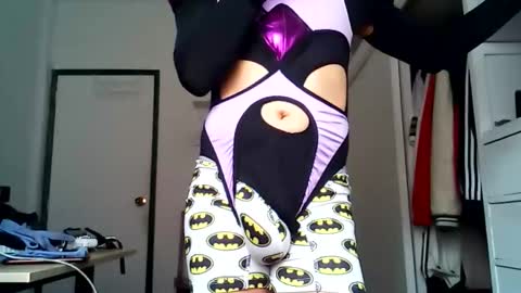 Snapshot of oxxy_jean chatting on 12-17-25, 07:31 Jeannifer online show from 12-17-25, 07:31