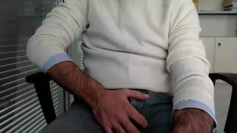 Snapshot of ozzak32 chatting on 12-27-24, 02:43 bigcock online show from 12-27-24, 02:43