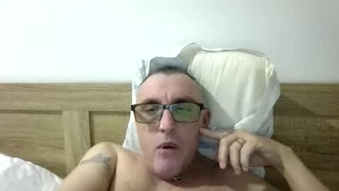 Snapshot of ozzie_male77 chatting on 09-20-25, 07:42 Brian online show from 09-20-25, 07:42