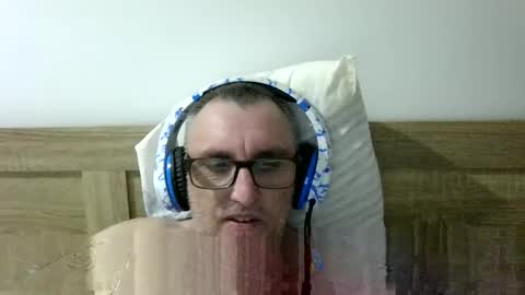 Snapshot of ozzie_male77 chatting on 09-28-25, 11:37 Brian online show from 09-28-25, 11:37