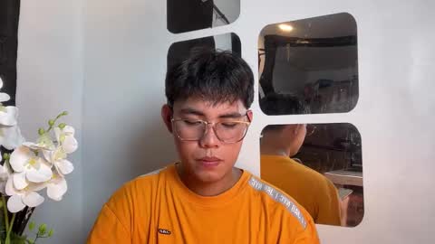 Snapshot of p1noytwink_ chatting on 09-24-25, 09:56 Terrence online show from 09-24-25, 09:56