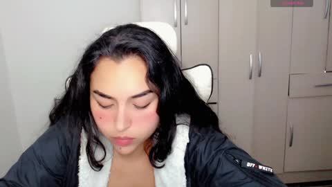 Snapshot of p_o_l_e_t_t chatting on 01-25-25, 12:27 Jane online show from 01-25-25, 12:27