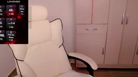 Snapshot of p_o_l_e_t_t chatting on 03-10-25, 07:07 Jane online show from 03-10-25, 07:07