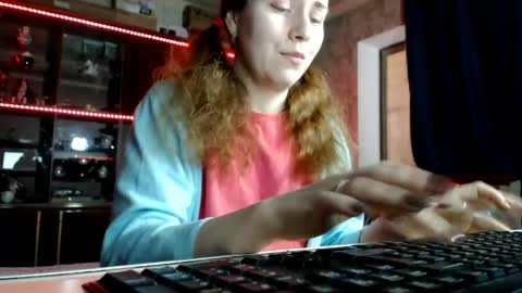 Ella online show from 04-17-26, 06:05