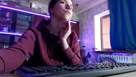Ella online show from 05-21-26, 08:43