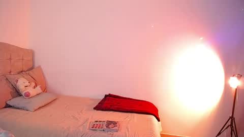 Snapshot of paariss_ chatting on 05-19-26, 10:16 Paris online show from 05-19-26, 10:16