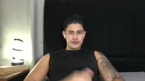 Snapshot of pablo_boston chatting on 05-12-26, 06:21 Javi online show from 05-12-26, 06:21