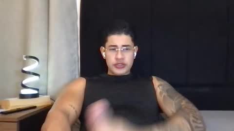 Snapshot of pablo_boston chatting on 05-18-26, 06:08 Javi online show from 05-18-26, 06:08