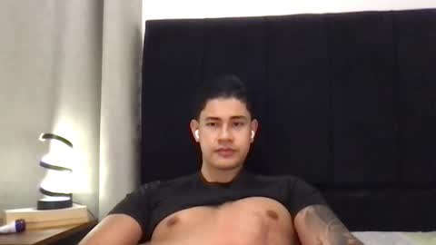 Snapshot of pablo_boston chatting on 05-26-26, 05:47 Javi online show from 05-26-26, 05:47