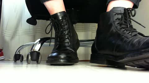 Snapshot of pablomenesssl chatting on 02-08-25, 01:01 Pablo Meness online show from 02-08-25, 01:01