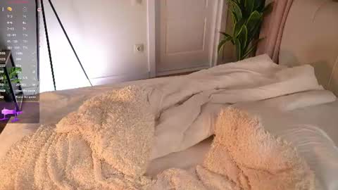 Kimlovense is activeThere are legends that in this room all your wishes can come true  Private is Open online show from 06-28-26, 07:31