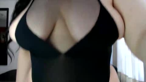 Snapshot of page_girl chatting on 10-20-25, 08:20 Page 3 online show from 10-20-25, 08:20