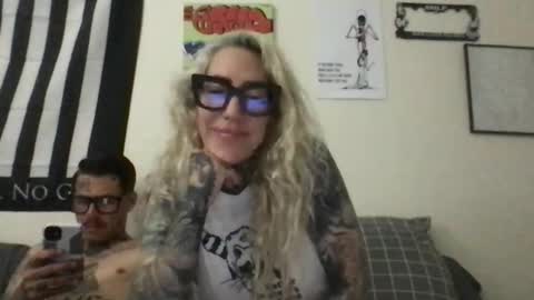 Snapshot of paigesixx_charlievicious chatting on 10-18-25, 09:10 paigesixx_charlievicious online show from 10-18-25, 09:10