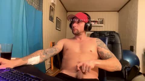 Snapshot of pajen33 chatting on 12-17-25, 02:34 pajen33 online show from 12-17-25, 02:34