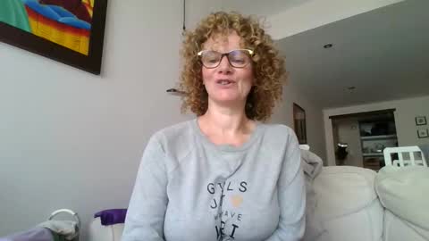 Snapshot of palaustudio chatting on 10-31-25, 09:43 Merce online show from 10-31-25, 09:43