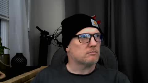 Snapshot of pale_dad_bod chatting on 12-04-25, 03:49 pale_dad_bod online show from 12-04-25, 03:49