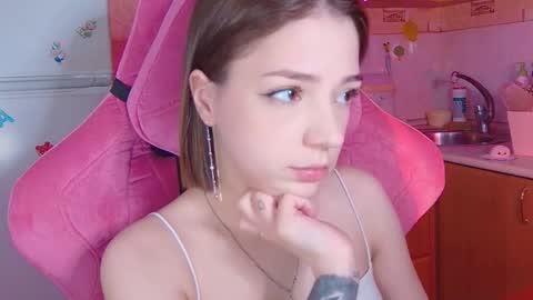 Snapshot of pambeeslyy chatting on 05-20-26, 01:06 Pam online show from 05-20-26, 01:06
