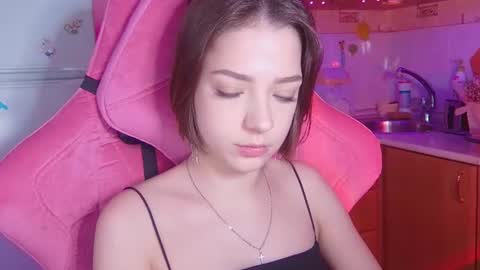 Snapshot of pambeeslyy chatting on 06-23-26, 12:47 Pam online show from 06-23-26, 12:47