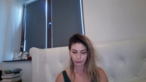 Snapshot of pamela051087 chatting on 06-05-26, 02:01 Pamela051087 online show from 06-05-26, 02:01