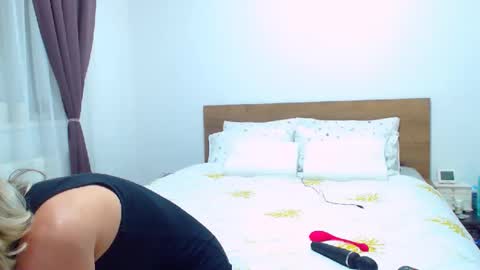 Snapshot of pamela_issy chatting on 03-23-26, 07:12 PAMEL ISSY online show from 03-23-26, 07:12