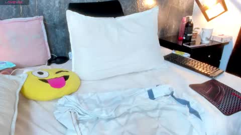 Snapshot of pamelaasshorny chatting on 07-23-26, 01:58 Pamela online show from 07-23-26, 01:58