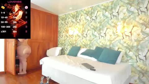 Snapshot of pamelarizzo_ chatting on 01-28-25, 03:35 Pamela 3 online show from 01-28-25, 03:35