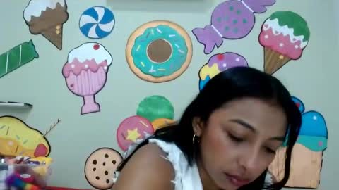 Snapshot of pamelaskiny20 chatting on 05-06-26, 02:29 pamelaskiny20 online show from 05-06-26, 02:29