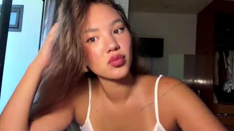 Snapshot of pameliakinsinger chatting on 03-24-26, 05:12 Kamila online show from 03-24-26, 05:12