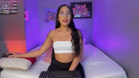 Snapshot of pammelaross chatting on 09-26-25, 05:28 Pammela online show from 09-26-25, 05:28