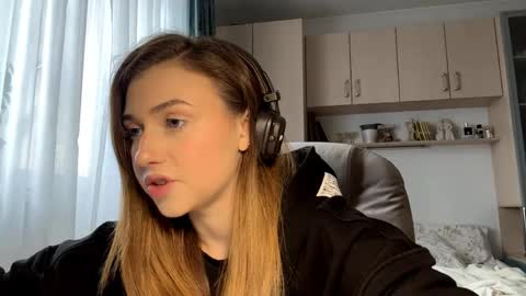 Snapshot of pamulahallquist chatting on 05-29-26, 02:37 Lia online show from 05-29-26, 02:37