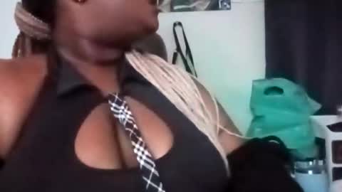 Snapshot of pandamami chatting on 02-17-25, 01:25 pandamami online show from 02-17-25, 01:25