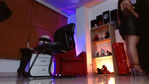 PAOLA  online show from 11-26-25, 10:05