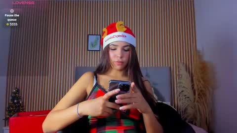 Snapshot of paolabigboobs_ chatting on 12-21-25, 01:13 paola online show from 12-21-25, 01:13