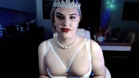 Snapshot of paoladoll chatting on 10-18-25, 11:00 Sarina Williams online show from 10-18-25, 11:00