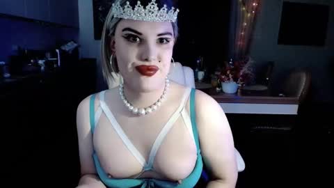 Snapshot of paoladoll chatting on 10-19-25, 01:12 Sarina Williams online show from 10-19-25, 01:12