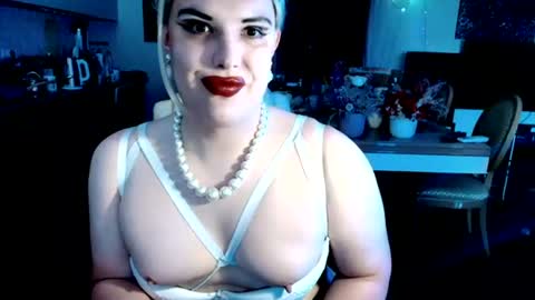 Sarina Williams online show from 06-15-26, 08:16