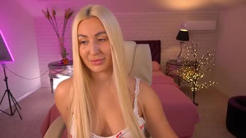 Lia online show from 04-05-26, 01:52