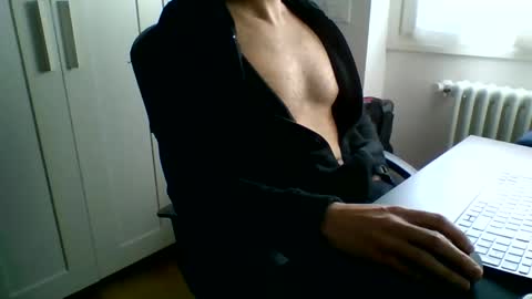 Snapshot of paolinobellino chatting on 03-23-26, 04:00 paolinobellino online show from 03-23-26, 04:00