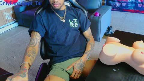Snapshot of papi_tai chatting on 12-14-24, 03:58 Papi Tai online show from 12-14-24, 03:58