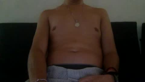 Snapshot of papy_dani33 chatting on 06-14-26, 01:35 papy_dani33 online show from 06-14-26, 01:35